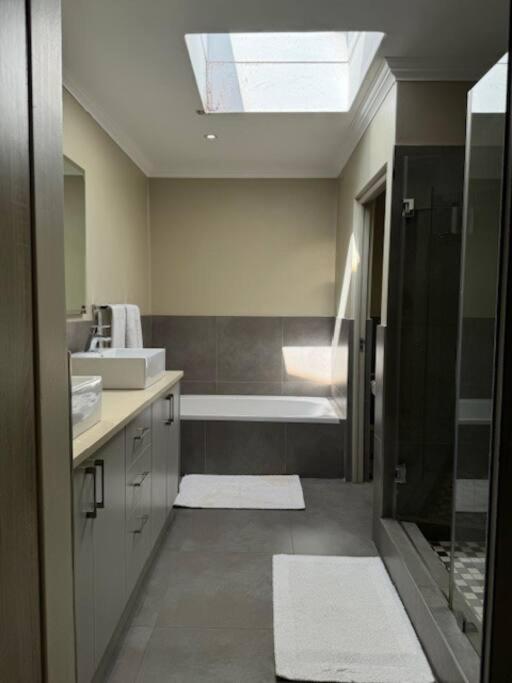Luxury Townhouse In Stellenbosch Central Esterno foto