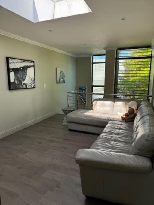 Luxury Townhouse In Stellenbosch Central Esterno foto