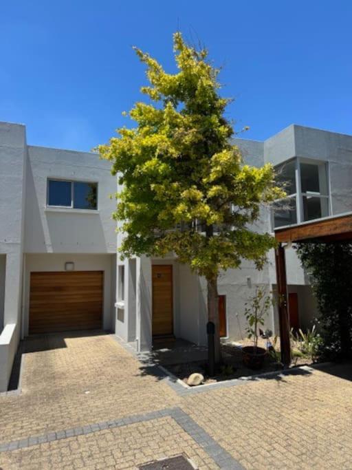 Luxury Townhouse In Stellenbosch Central Esterno foto